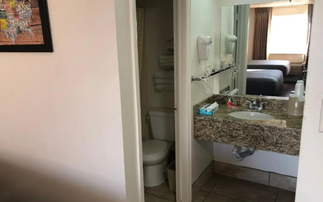 Ameri-Stay Inn & Suites