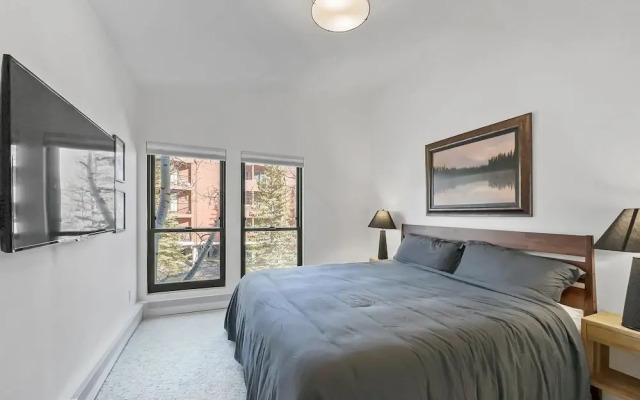 A304 Lake Cliffe 2 Bedroom Condo by RedAwning