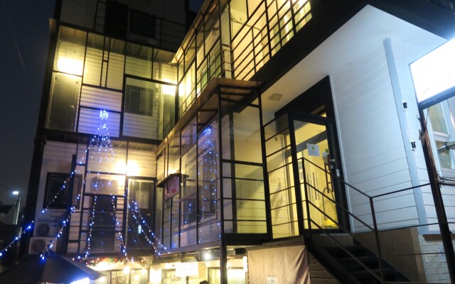 Inno Guesthouse & Bar Hongdae - Hostel вид на фасад