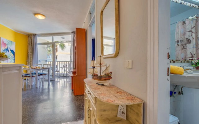 Y2F. Apartment with Pool View and next to the Beach!