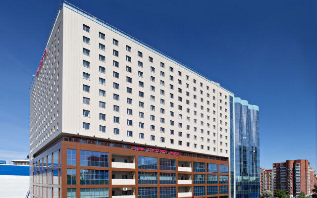 Гостиница Mercure Тюмень Центр вид на фасад