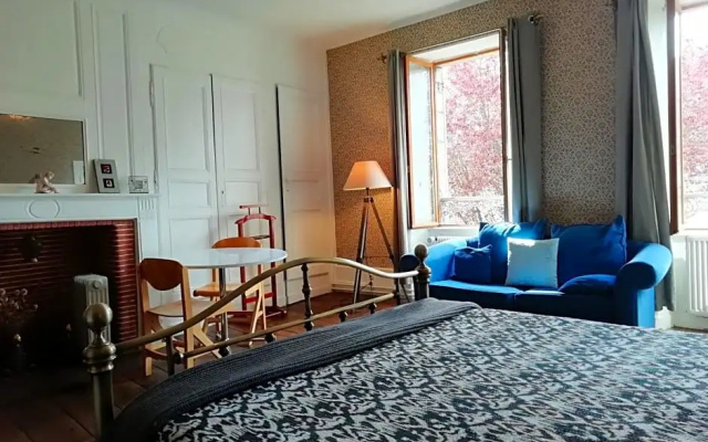 3 Place des Arbres, Chambres D'Hotes, Felletin
