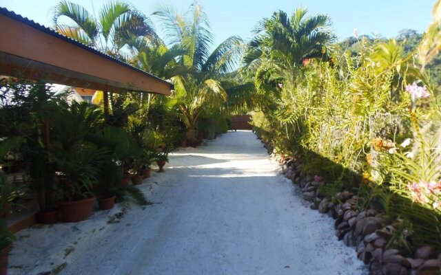 Pension Fare Ara in Tahaa, French Polynesia from 218$, photos, reviews - zenhotels.com hotel front