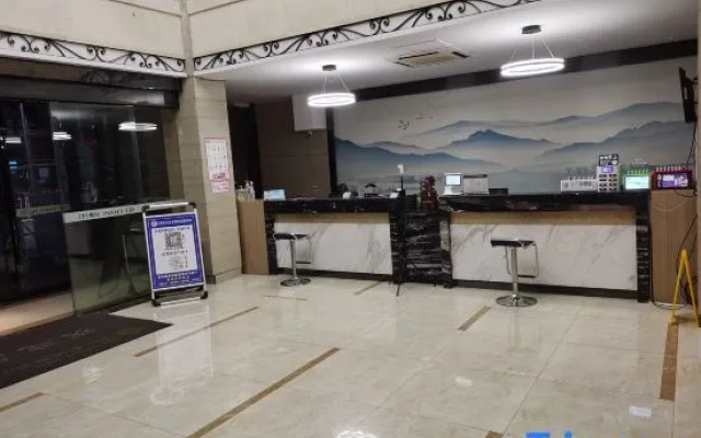 SET Chain Hotel (Jinjishan Road, Chibi)