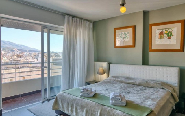 Pristine penthouse with Parthenon view by the pool