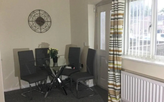 Nice Residential Within Easy Reach To Town