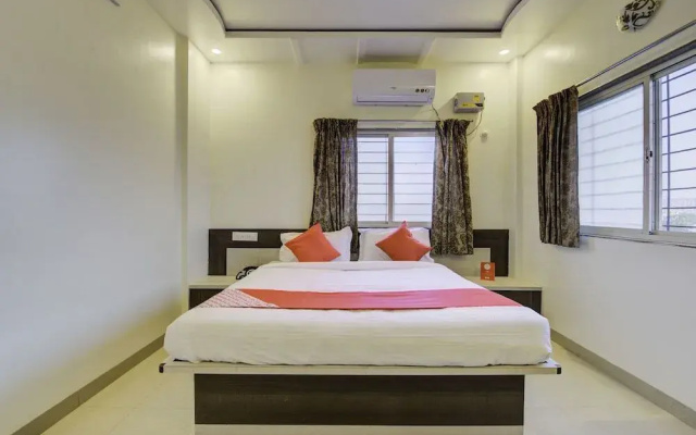 OYO 24125 Hotel Aakash