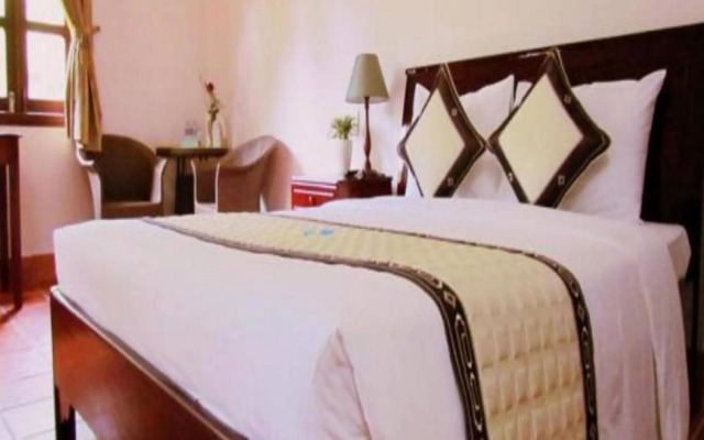 Nha Viet Hotel