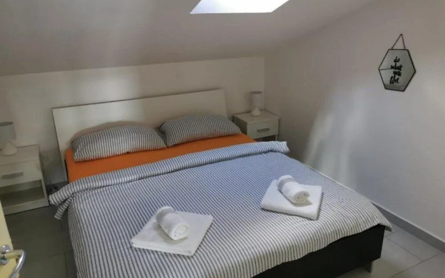 Apartment Sutalo with Hot Tub