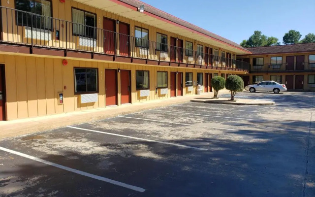 Super 7 Inn Memphis - Graceland