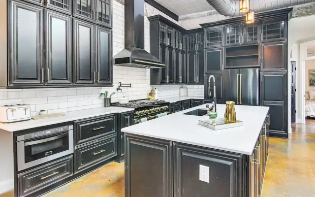 Modern Dtwn Condo w/ Balcony in Hendersonville