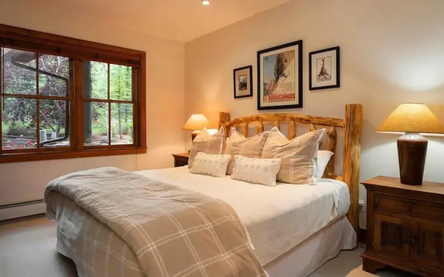 Bearpaw D1 4 Bedroom Condo by RedAwning