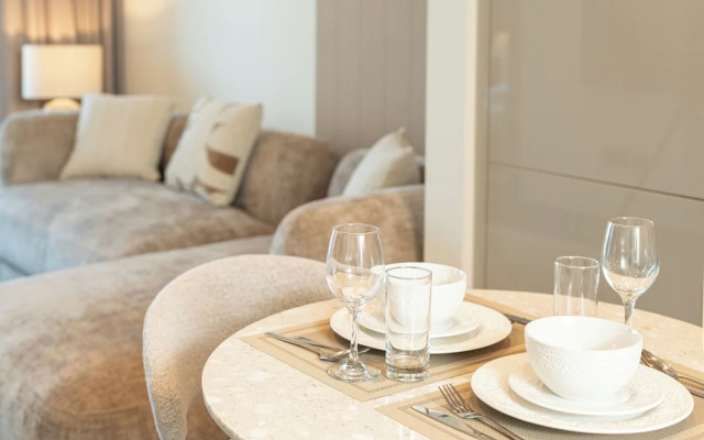 PVH - Stylish 1BR with Study - The Crest