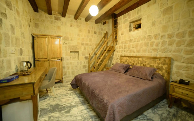 Crassus Cave Hotel