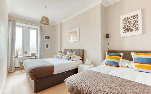 Bright One Bedroom West End Apartment