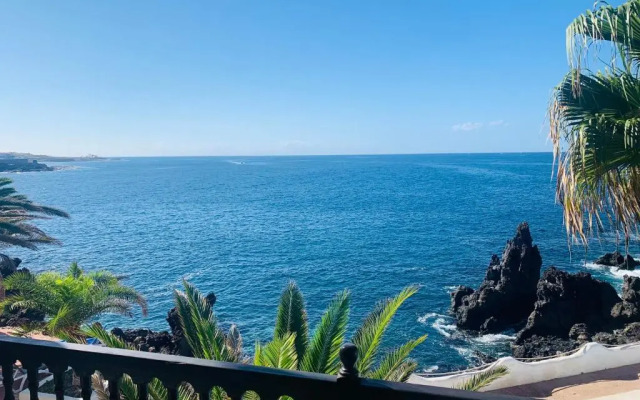 3 bedroom ocean shore apartment