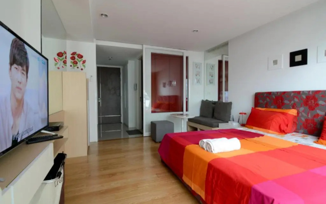 Cozy Studio Walk to BTS Free Wi-Fi Great Location