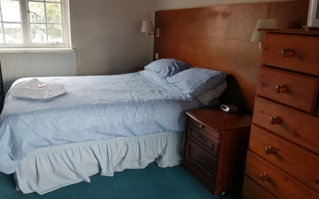 Colin Grazier Hotel