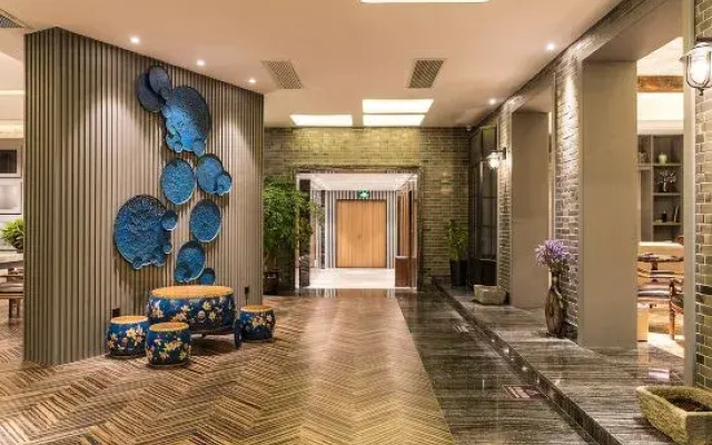 Taizhou Laoliangfang Shengpin Holiday Yishu Hotel