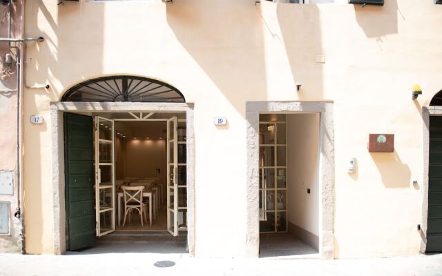 Отель B&b Residenza Di Via Fontana Лукка вид на фасад
