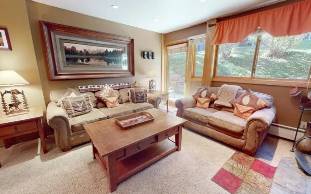 Laurelwood Condominiums Studio Deluxe Unit 401