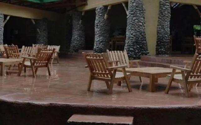 Equator Snow Geo Lodge