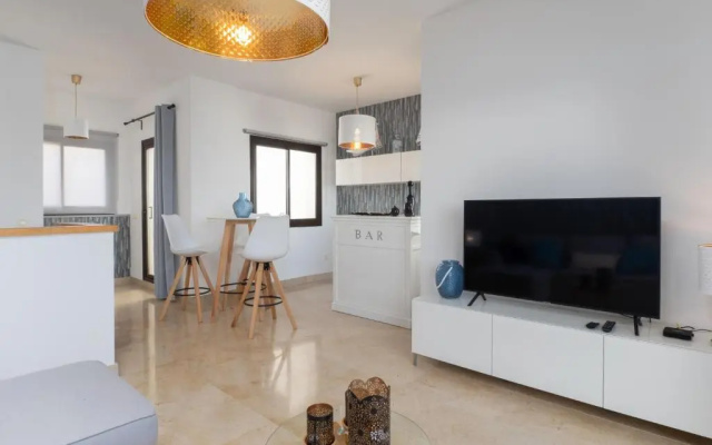 2305 - Luxury villa with sea view and pools