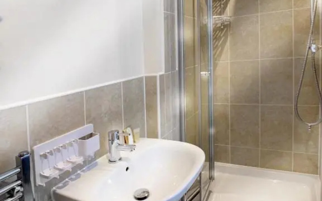 Wokingham - 2 Bed House with Garden