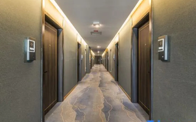 Starway Hotel (Korla Huijia Times Square)