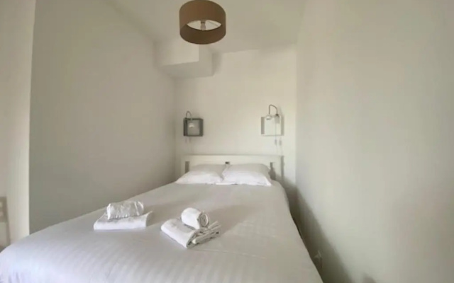 Beautiful Flat For 4 Very Closed To The Beach