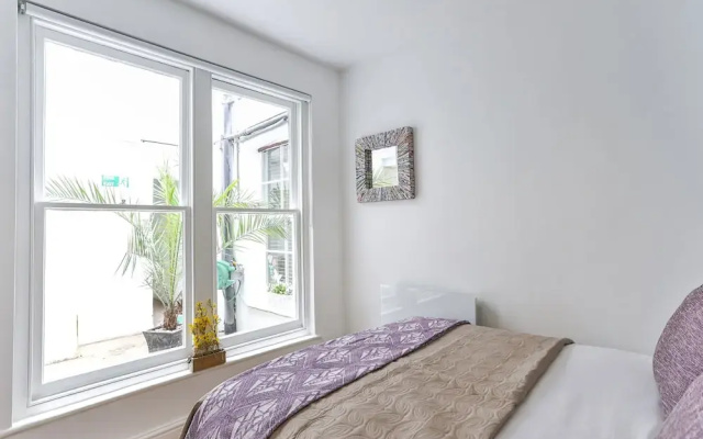 Durweston Mews