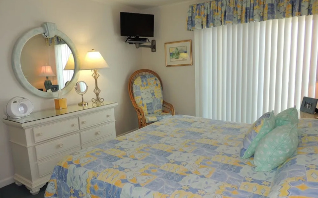 Pelican's Watch 208 3 Br Condo by RedAwning