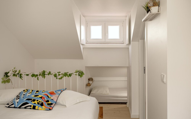 Downtown Modern Apartments by Homing