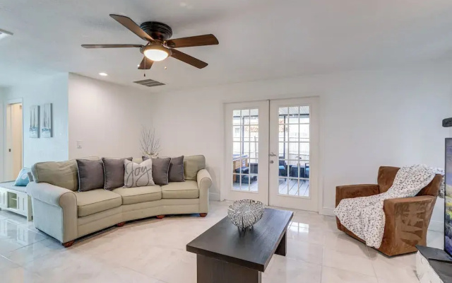 Largo Family Oasis: Private Pool & Hot Tub!
