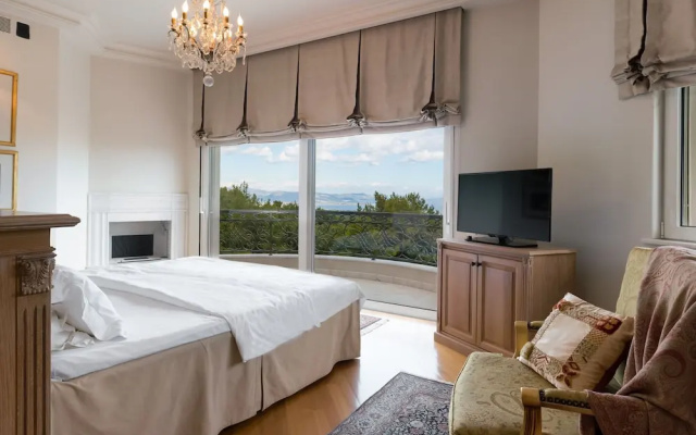 Beautiful Villa in Attica With Sauna