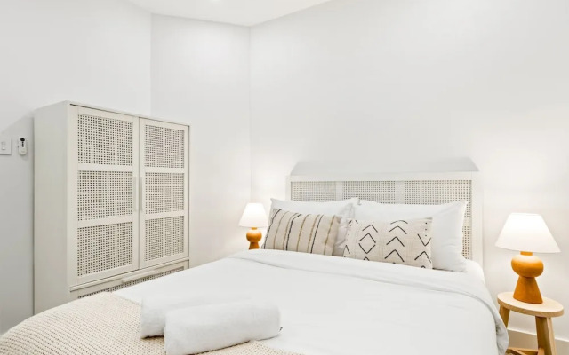 Peach Apartment at Palm View Collective