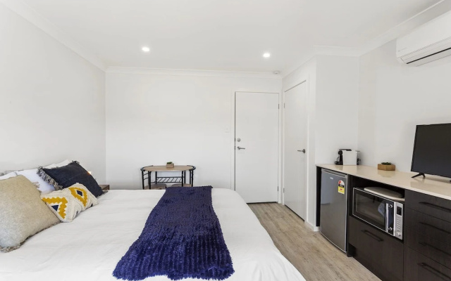 Whale Studio Apartment, 1a Ocean Street