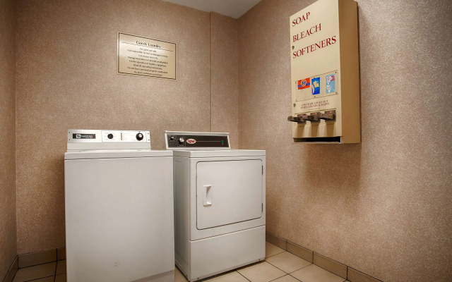 Best Western Plus Edison Inn