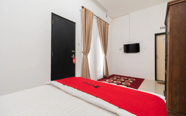 RedDoorz Syariah at Jalan Andalas Padang