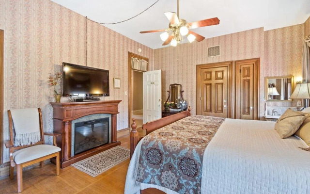 Lovelace Manor Bed and Breakfast