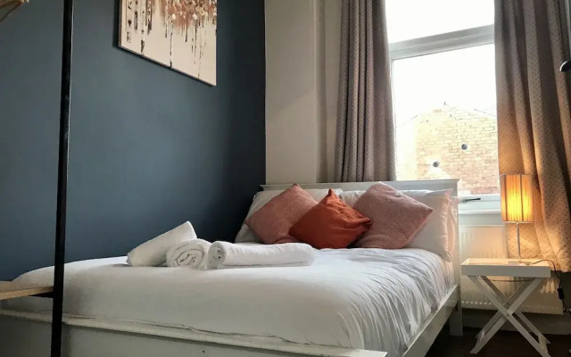 3 Bedroom House Close to M6 & M55