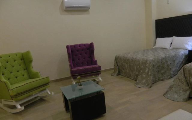 Hotel Plaza Bernal