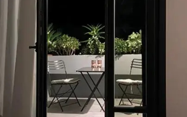 Your lovely home in the vibrant center of Athens