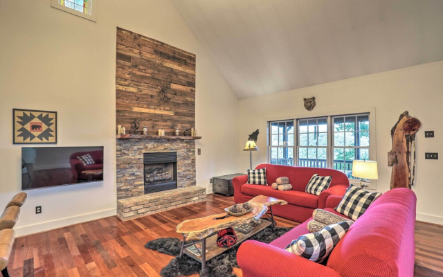 Tranquil Hendersonville Cabin w/ Mountain Views!