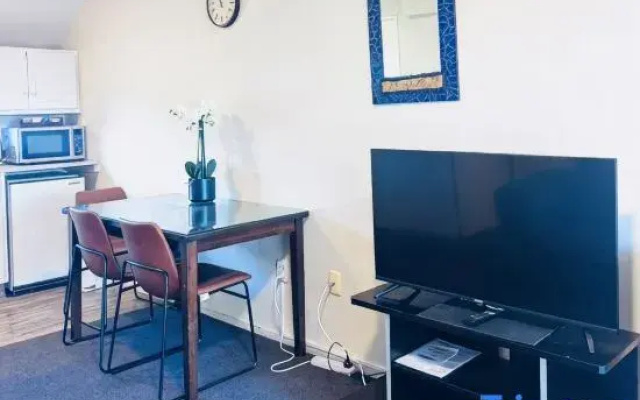 Merivale Court One Bedroom Apartment-Unit7