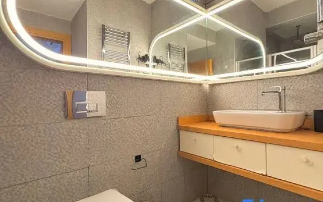 Taksim Square-1BR Rooftop Deluxe Suite 07