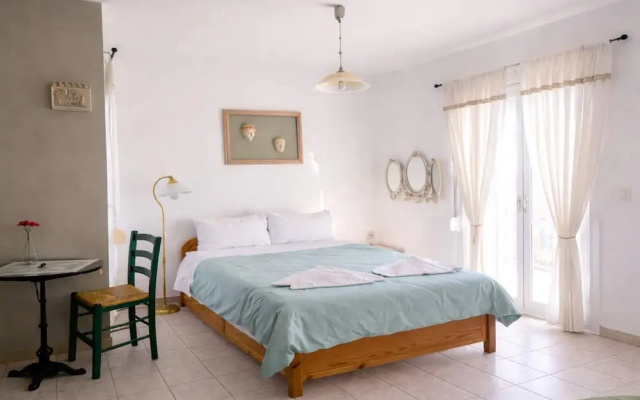 Ancient Vibe - Seaside Stay w Balcony Near Volos