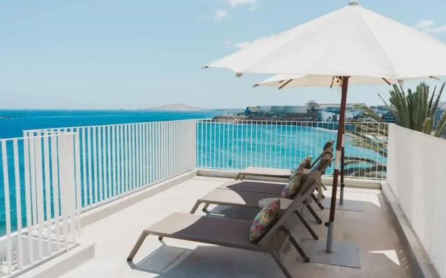 CASA ESPERANZA *Family Home Over the Sea*