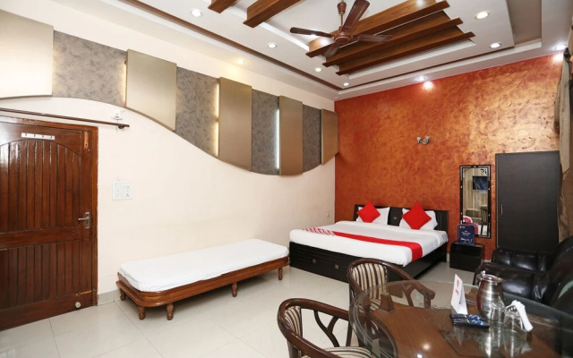 OYO 1379 Hotel HKJ International