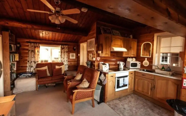 Two Bed Log Cabin in the Mountains